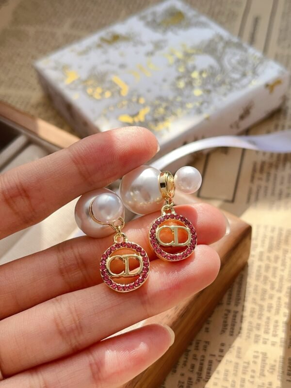 Fashion Women Gold Metal White Pearls Diamond Earring - Image 2