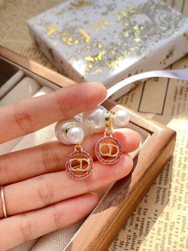Fashion Women Gold Metal White Pearls Diamond Earring - Image 3