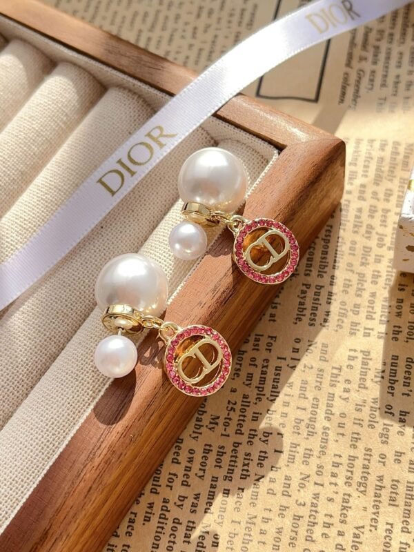Fashion Women Gold Metal White Pearls Diamond Earring - Image 4
