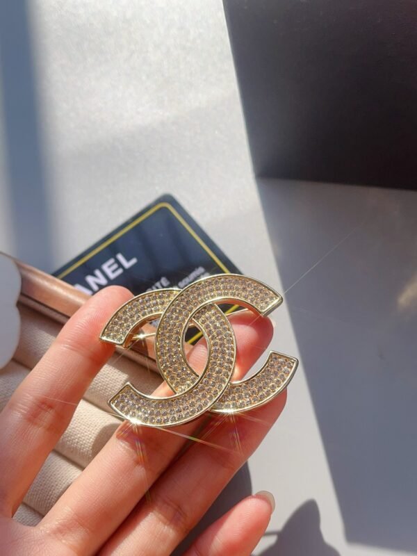 Fashion Rhinestones Gold Plated Quilted Brooch - Image 7