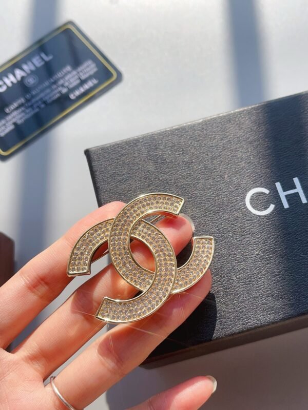 Fashion Rhinestones Gold Plated Quilted Brooch - Image 8
