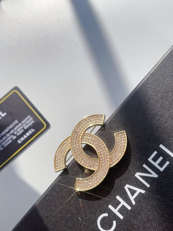 Fashion Rhinestones Gold Plated Quilted Brooch - Image 9