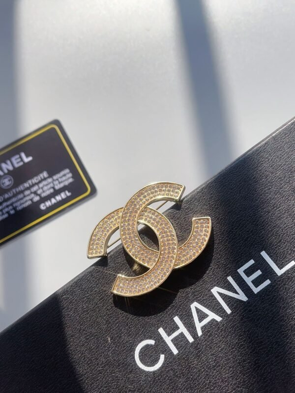 Fashion Rhinestones Gold Plated Quilted Brooch - Image 10