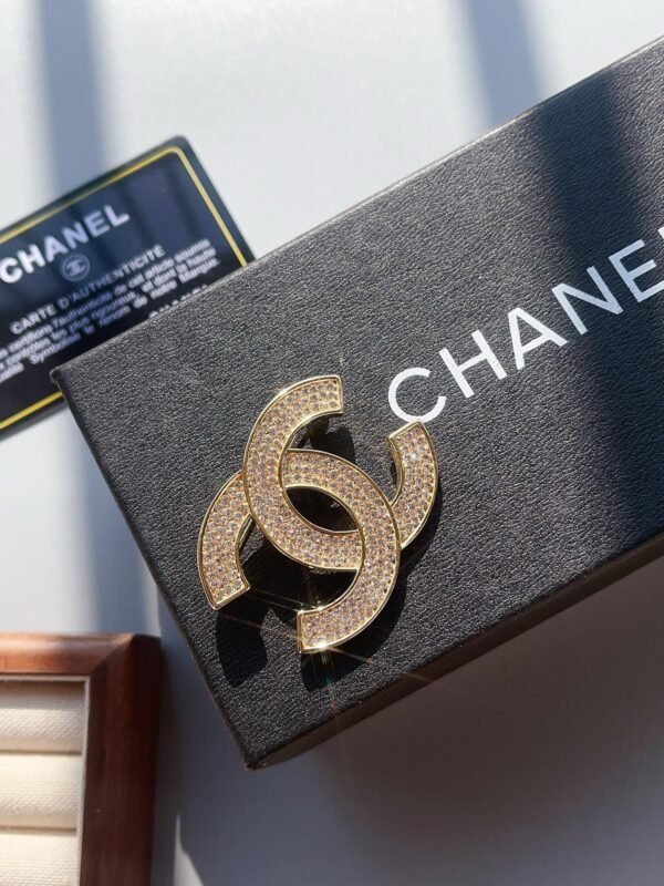 Fashion Rhinestones Gold Plated Quilted Brooch - Image 3