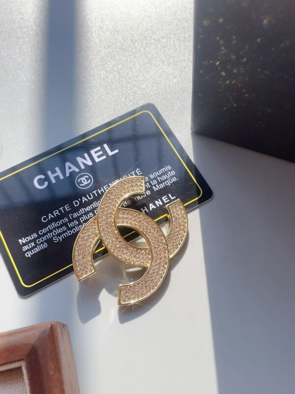 Fashion Rhinestones Gold Plated Quilted Brooch - Image 6