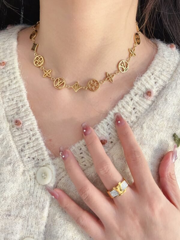 Fashion Gold Metal Pattern Lace Necklace - Image 10