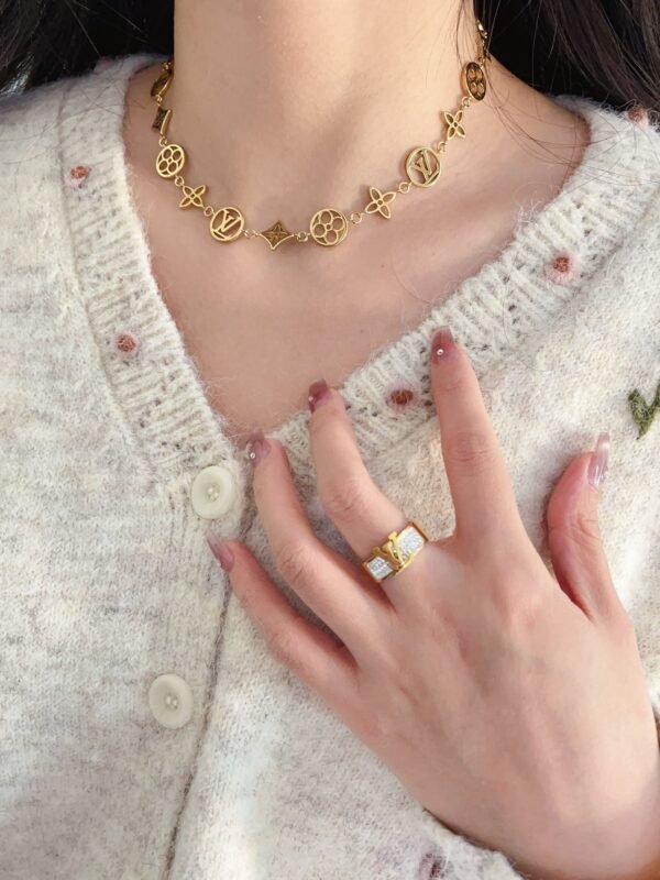 Fashion Gold Metal Pattern Lace Necklace - Image 11