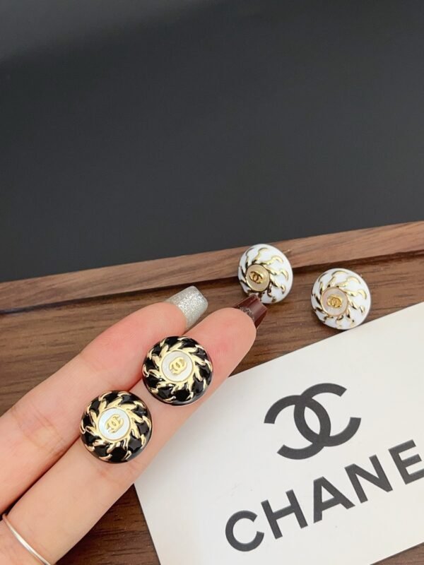 Fashion Gold Metal Black White Lacquer Earring