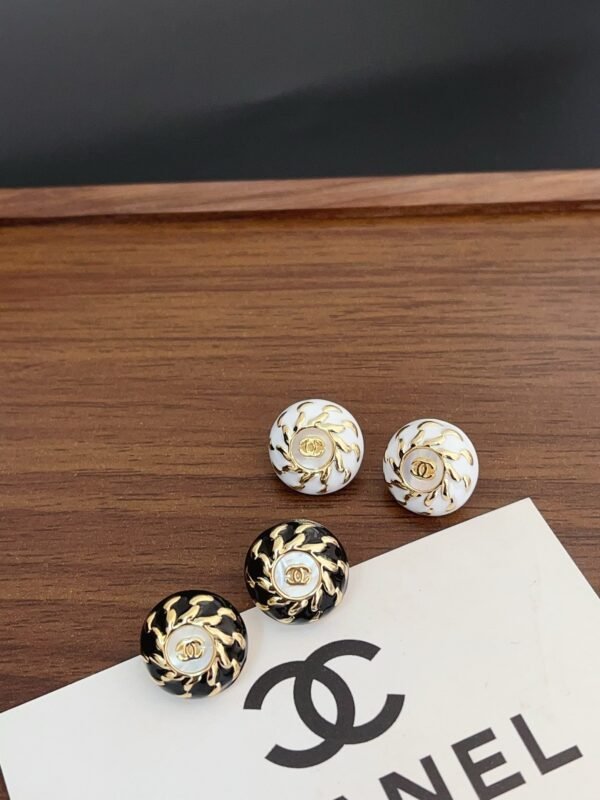 Fashion Gold Metal Black White Lacquer Earring - Image 8
