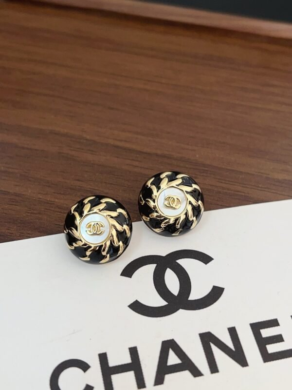 Fashion Gold Metal Black White Lacquer Earring - Image 9