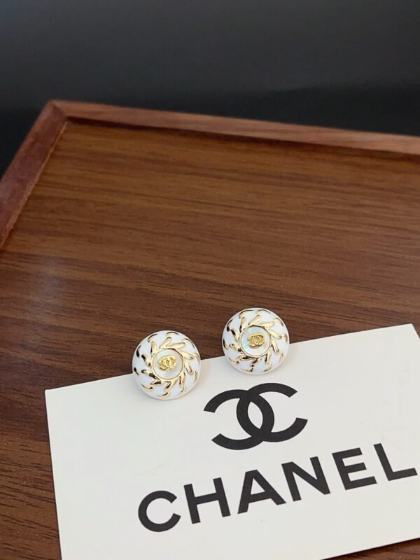 Fashion Gold Metal Black White Lacquer Earring - Image 12
