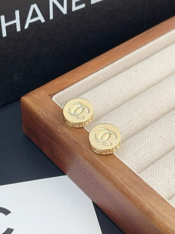 Fashion Gold Metal Letter Mark Earring - Image 3