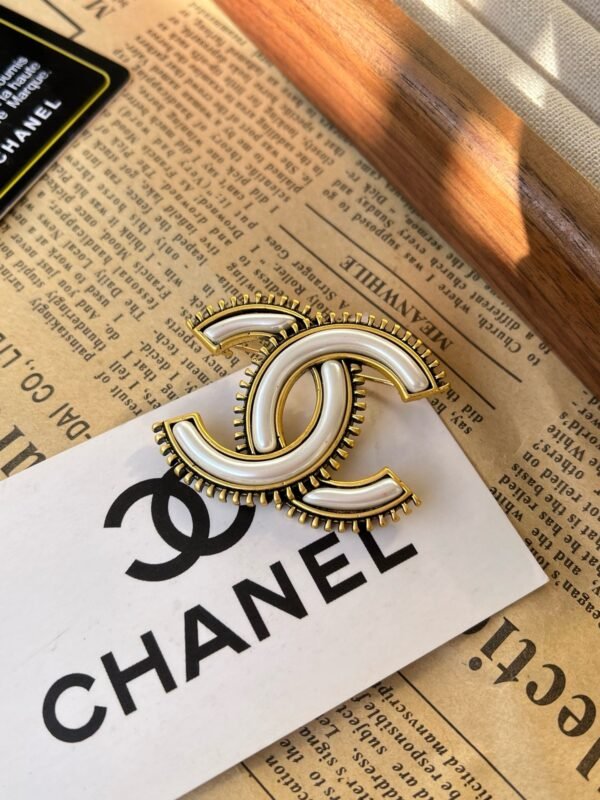Vintage Gold Metal White Enamel Brooch