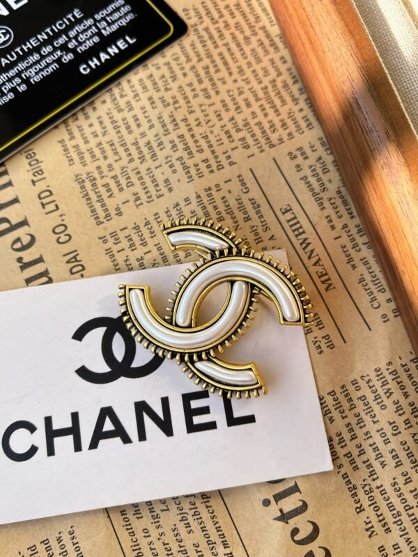 Vintage Gold Metal White Enamel Brooch - Image 4