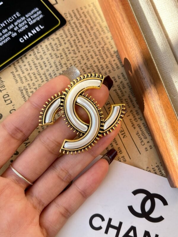 Vintage Gold Metal White Enamel Brooch - Image 6