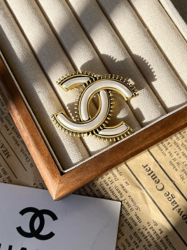 Vintage Gold Metal White Enamel Brooch - Image 2