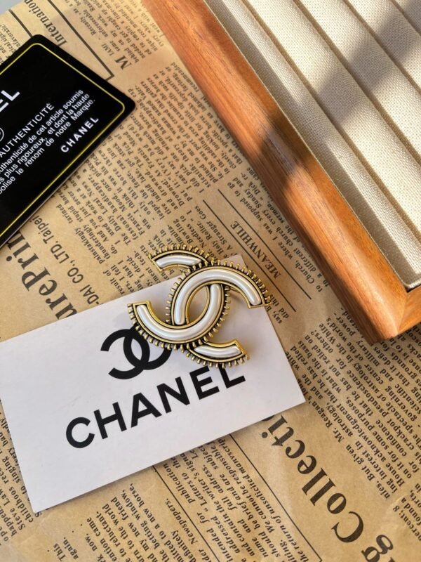 Vintage Gold Metal White Enamel Brooch - Image 10