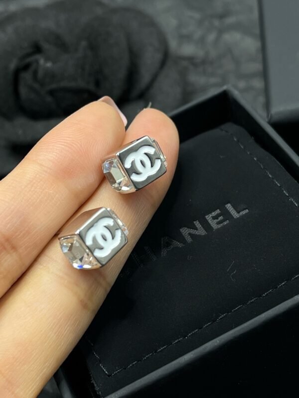 Princess Cut Diamond Earring - Image 5