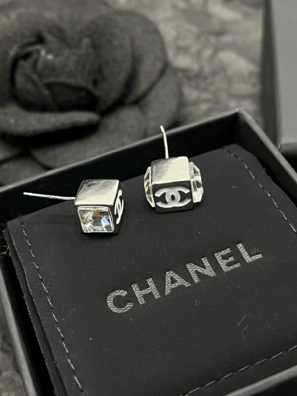 Princess Cut Diamond Earring - Image 3