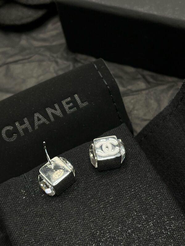 Princess Cut Diamond Earring - Image 7