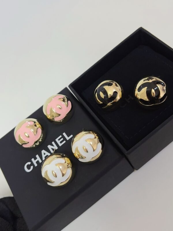 Round Cut Gold Earring - Image 4