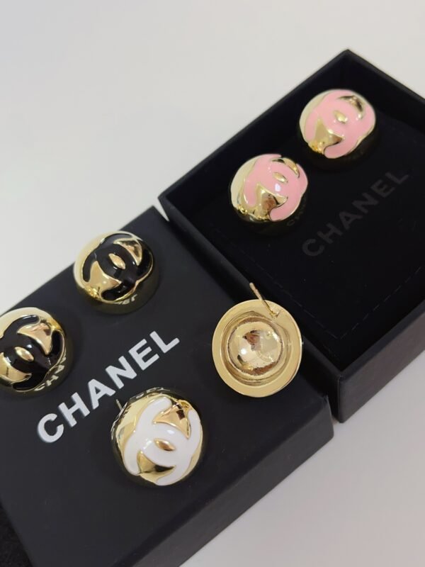 Round Cut Gold Earring
