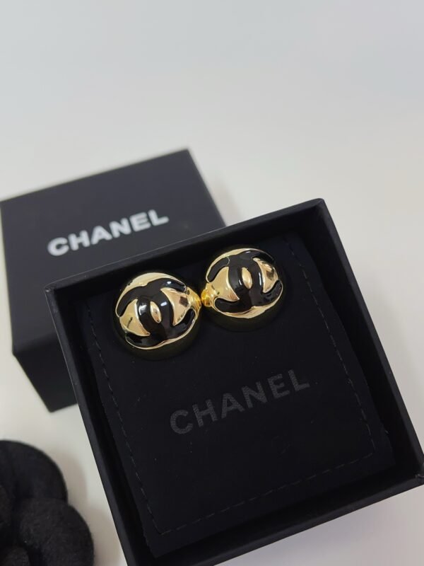 Round Cut Gold Earring - Image 5
