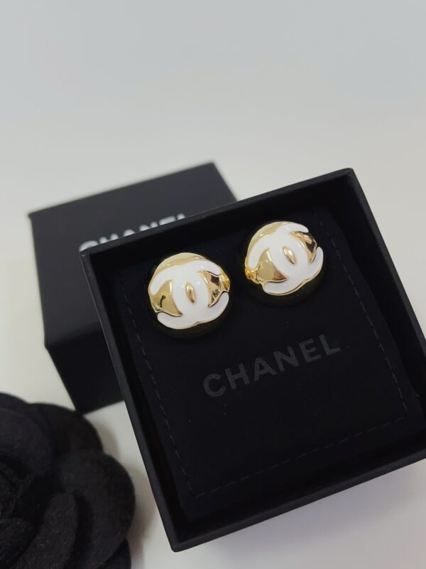 Round Cut Gold Earring - Image 7